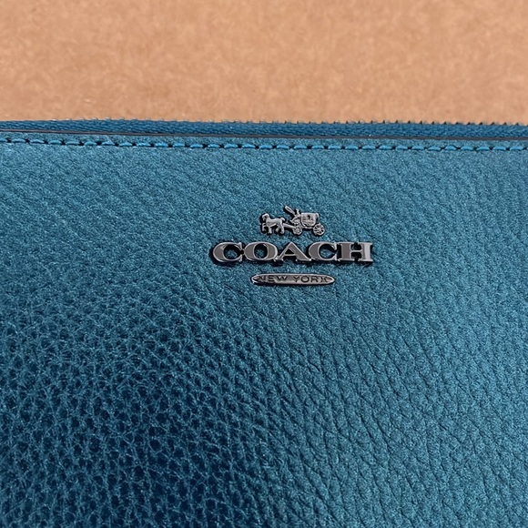 New Coach Deep Blue Green Pebbled Leather Medium Zip Around Accordion Wallet - Picture 4 of 10